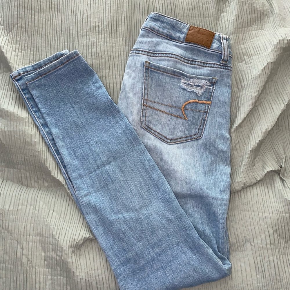 American Eagle Light Distress Jean